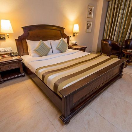 Hotel Le Cypress 巴雷利 外观 照片
