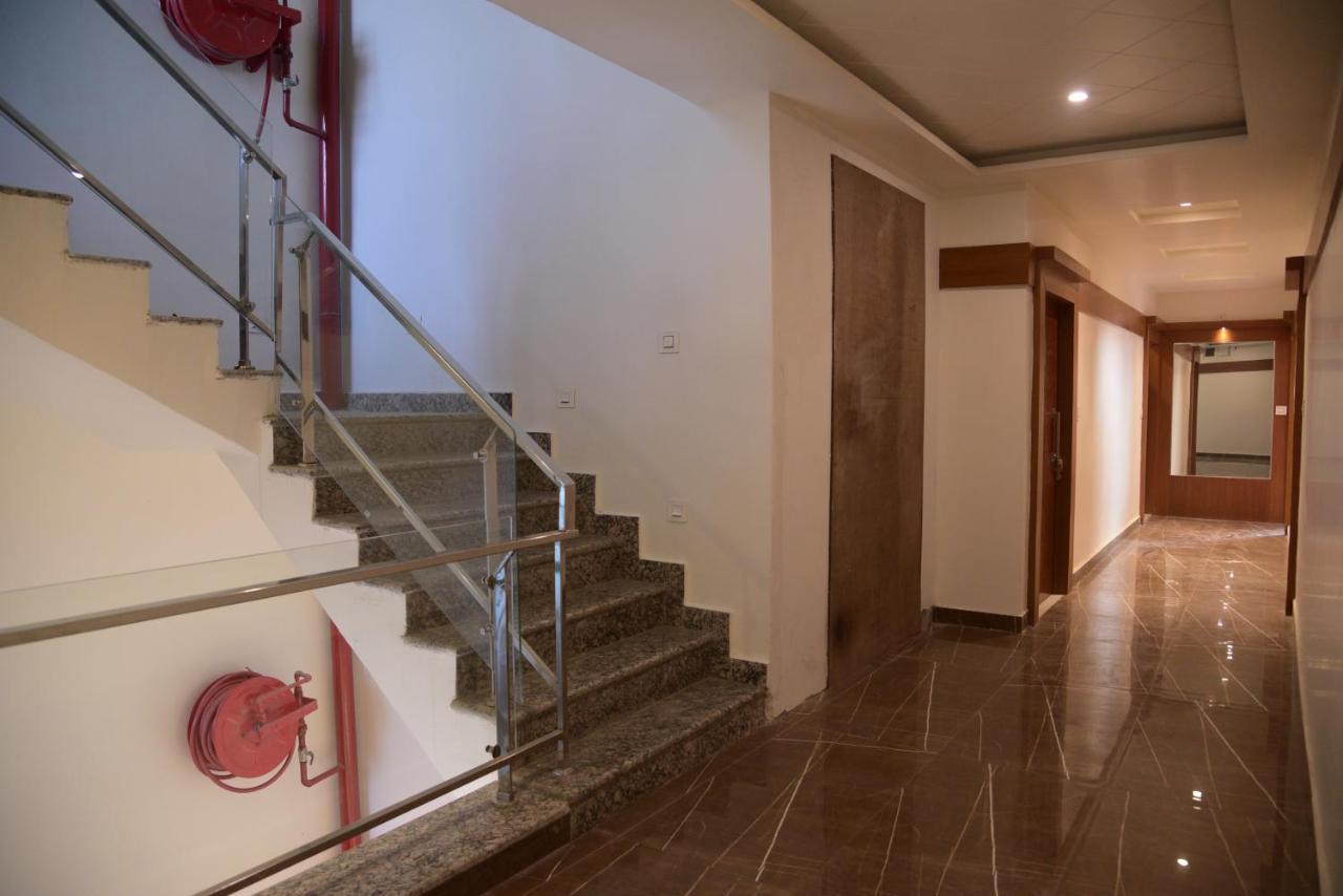 Hotel Le Cypress 巴雷利 外观 照片