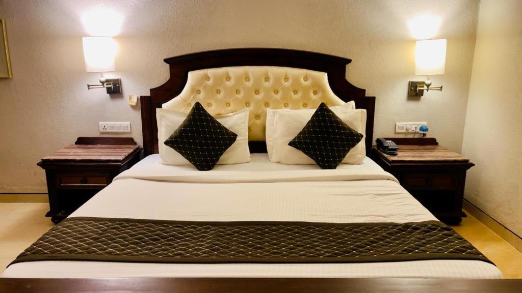 Hotel Le Cypress 巴雷利 外观 照片