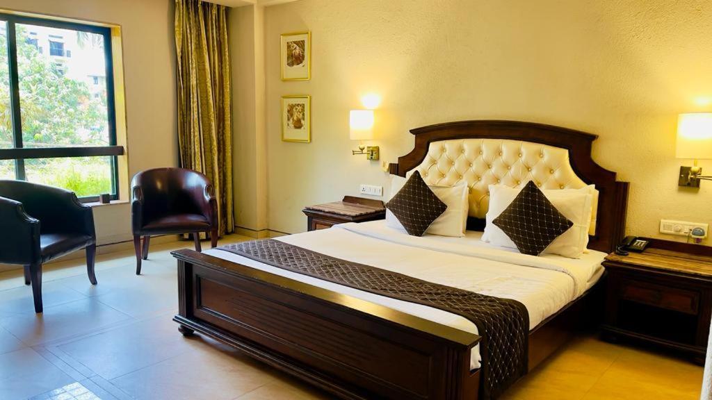 Hotel Le Cypress 巴雷利 外观 照片