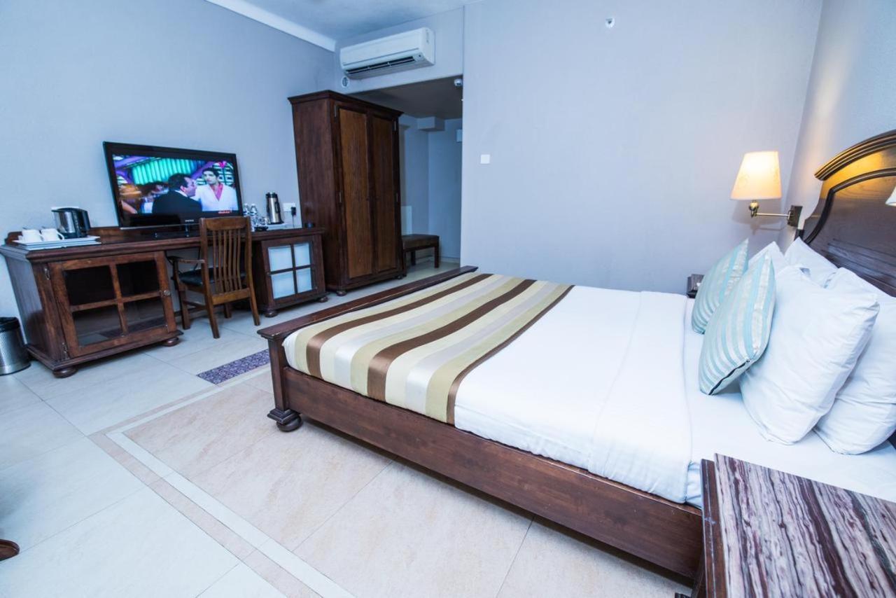Hotel Le Cypress 巴雷利 外观 照片
